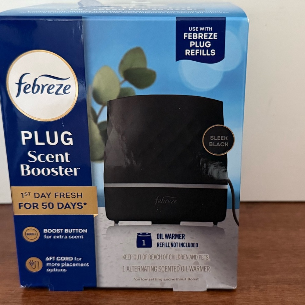 NWT Febreze Plug Scent Booster oil warmer